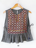 カッチ刺繡のギャザージレ