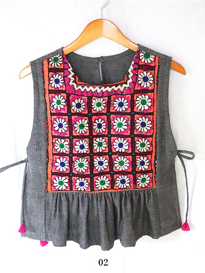 カッチ刺繡のギャザージレ