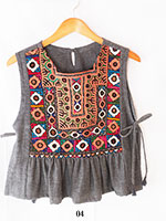 カッチ刺繡のギャザージレ