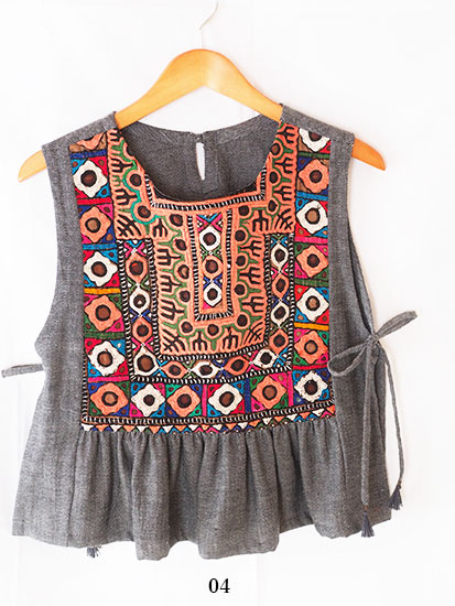 カッチ刺繡のギャザージレ