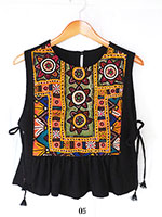 カッチ刺繡のギャザージレ