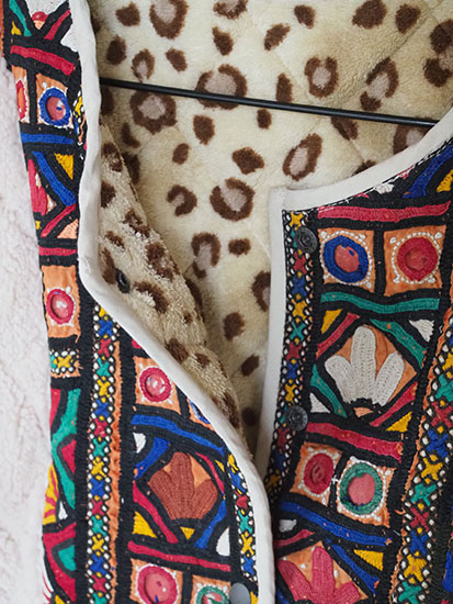 カッチ刺繡ボアベスト